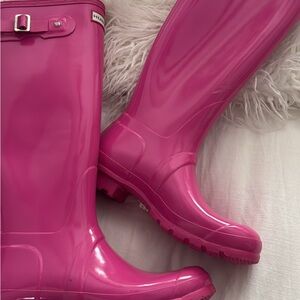Hunter Women's Vibrant Pink Rain Boots